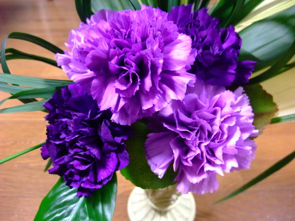 Chia sẻ Kinh nghiệm 5 cách cắm hoa cẩm chướng để bàn đơn giản đẹp