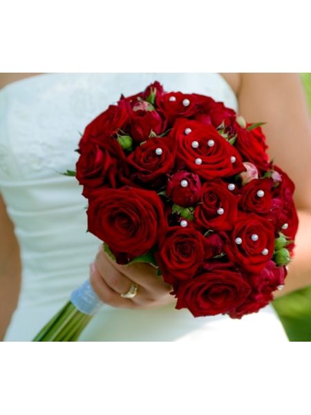 Cách bó hoa cưới bằng hoa hồng dạng tròn