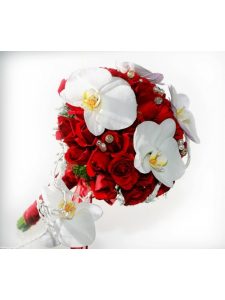 Cách bó hoa cưới cầm tay hoa lan và hoa hồng