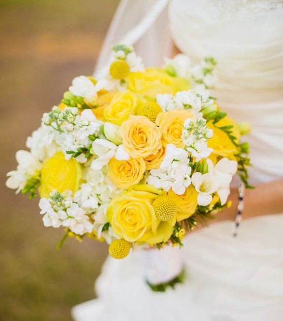 Bó hoa cưới cầm tay là 1 trong những vật quan trọng trong ngày thành hôn